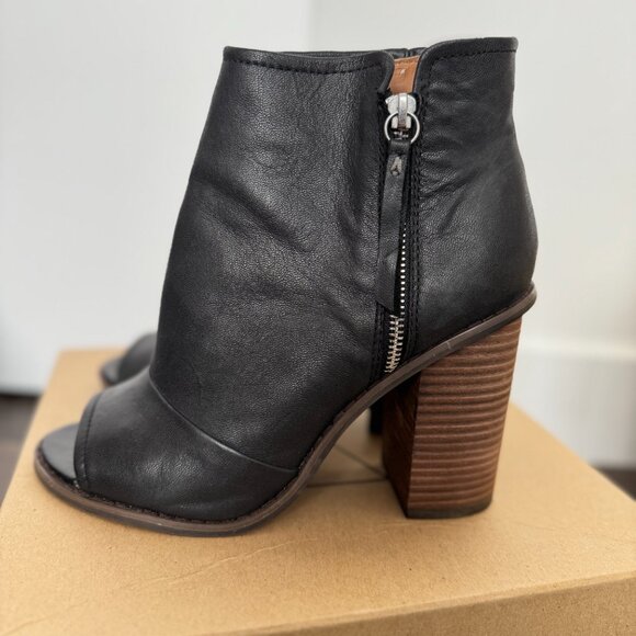 Kelsi Dagger Brooklyn - Black Leather Zip Shootie Size 9.5 - Picture 1 of 11